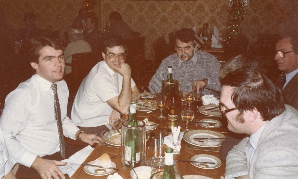 Chest Xmas 1980's (12)